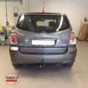 attelage-toyota-corolla-verso-06-04-04-09-col-de-cygne-a-deboulonner-2.jpg