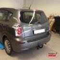 attelage-toyota-corolla-verso-06-04-04-09-col-de-cygne-a-deboulonner-3.jpg